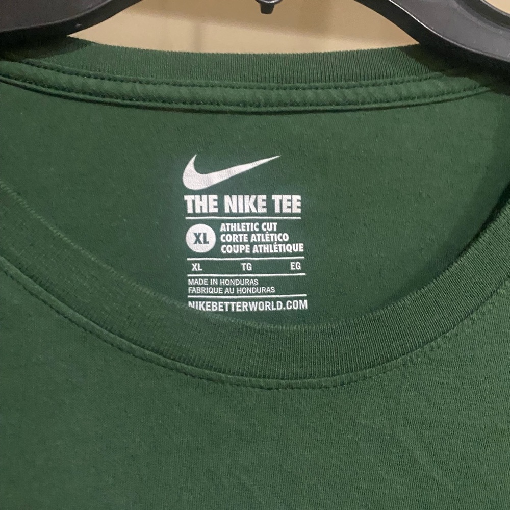 Nike Long Sleeve X-Large Tee Shirt in green with a tropical print - Picture 2 of 3